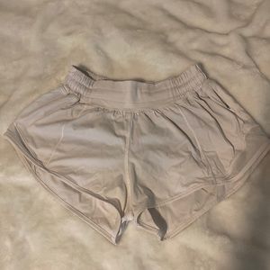 ON HOLD DO NOT BUY Lululemon Hotty Hot Shorts 2.5"